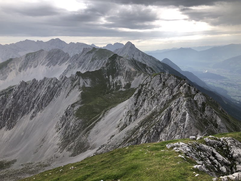 Hiking Pfeishutte