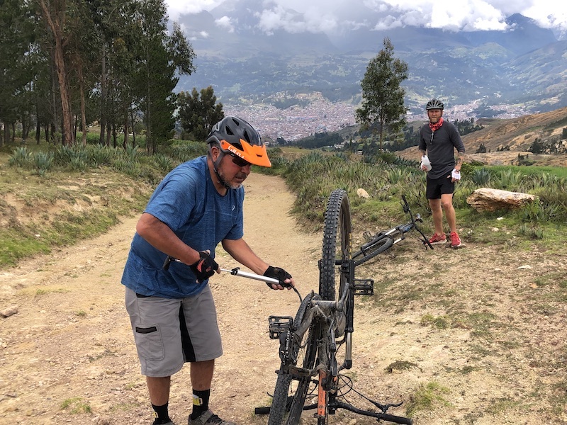 Flat tire in the Cordillera Negra