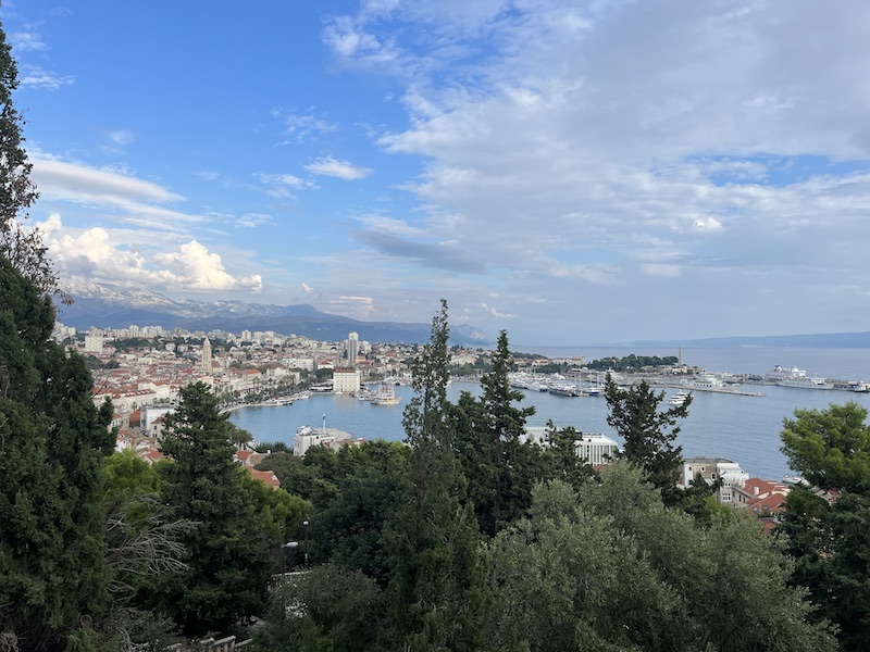 Hiking in Park Šuma Marjan